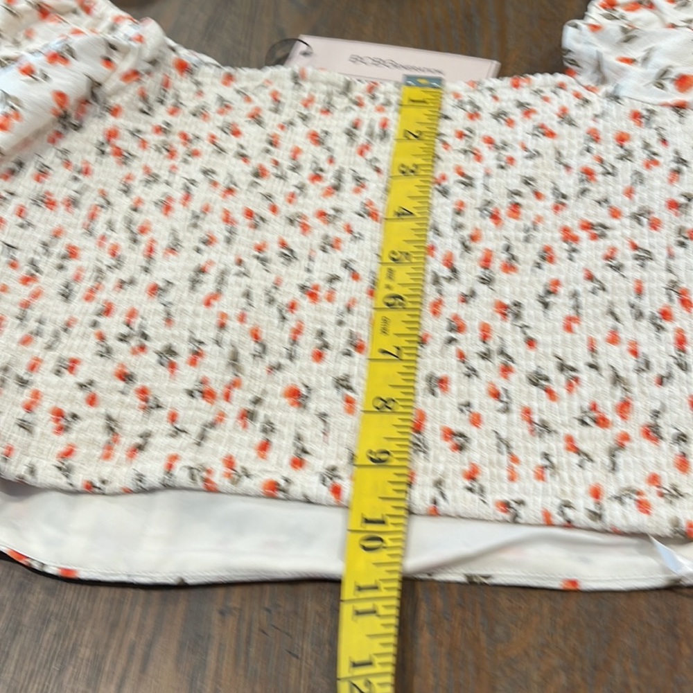 BCBG Generation crop top. Size Med - Picture 13 of 13